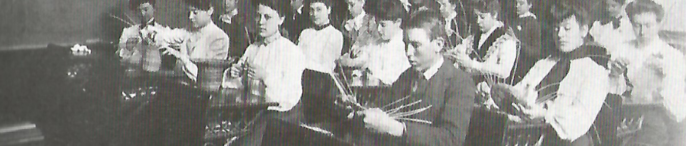 Students in a manual arts basketry class in 1904.